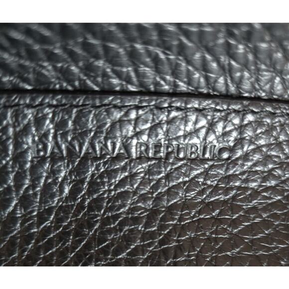 BANANA REPUBLIC Tab Close Crossbody/ Shoulder Bag Purse Pebble Black Leather - Picture 9 of 9